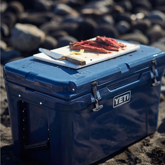 Yeti Blue Tundra Cooler with Matte Finish - Picture 2 of 4